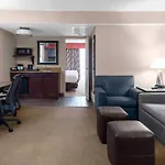 Embassy Suites By Hilton Kansas City Plaza