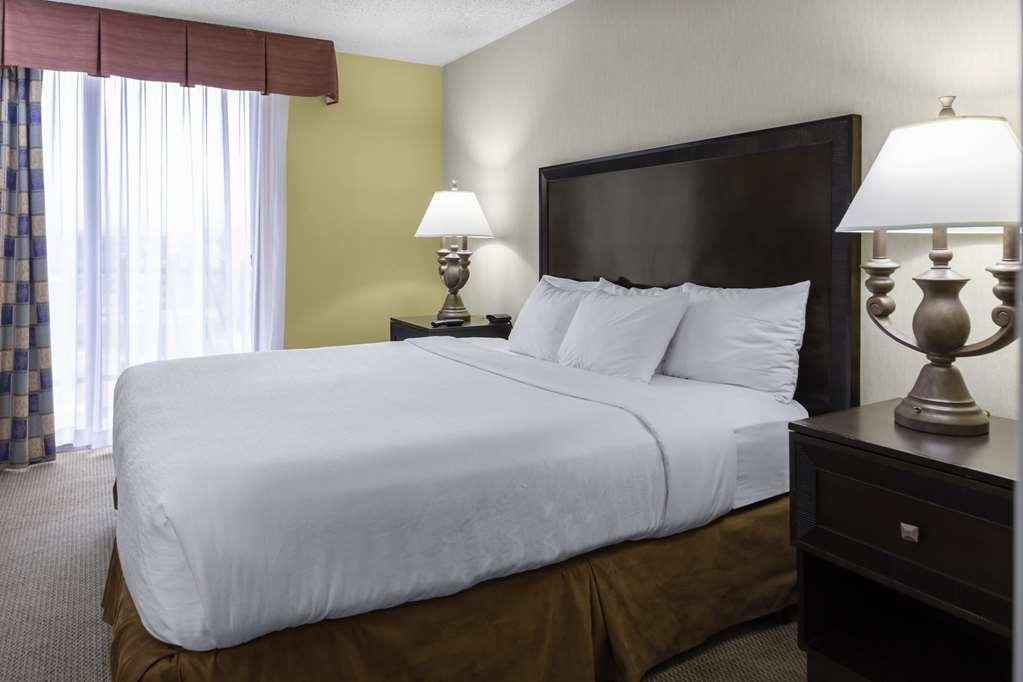 Hotel Embassy By Hilton Kansas Plaza 4*