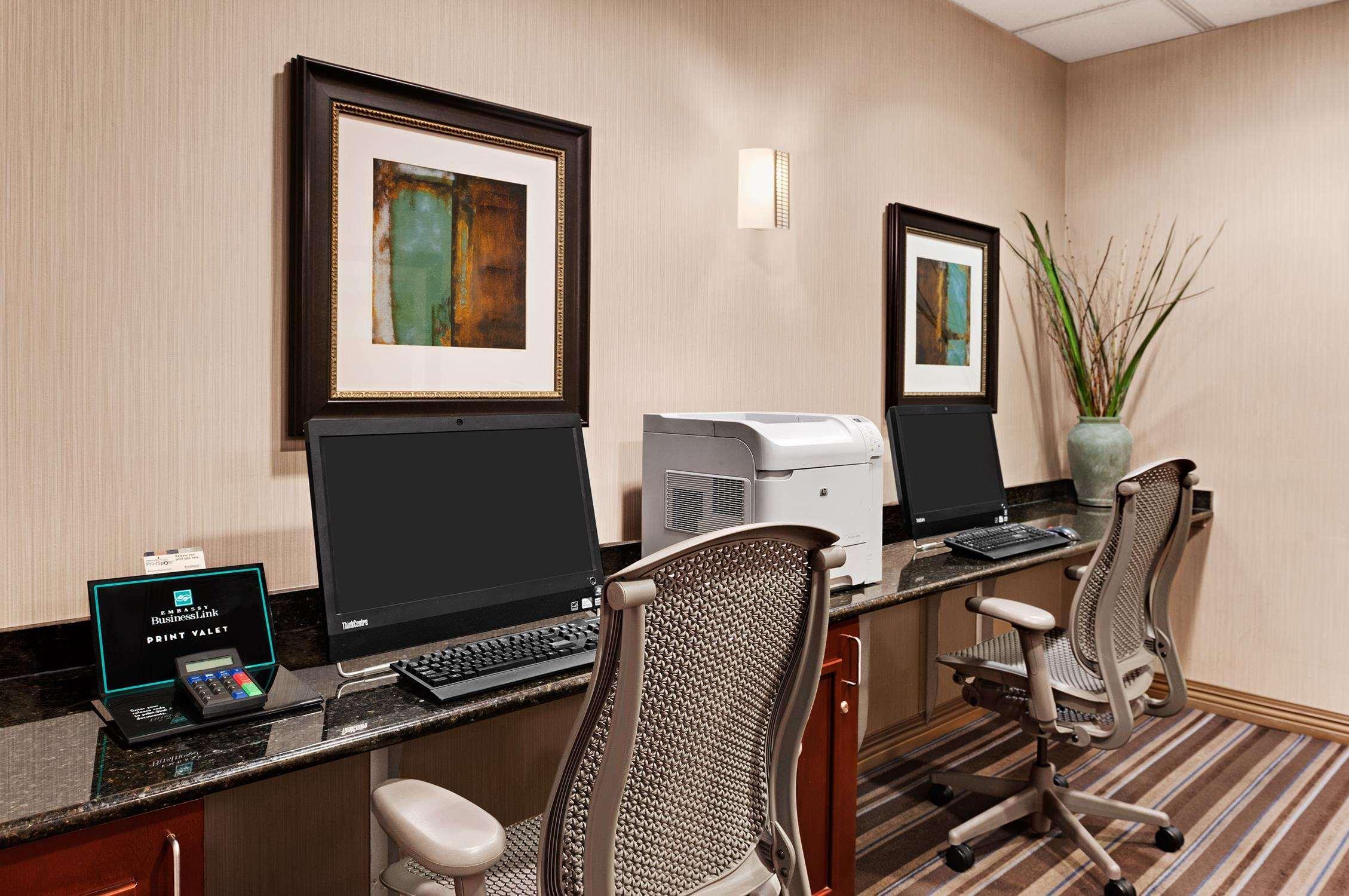 Hotel Embassy By Hilton Kansas Plaza Kansas City