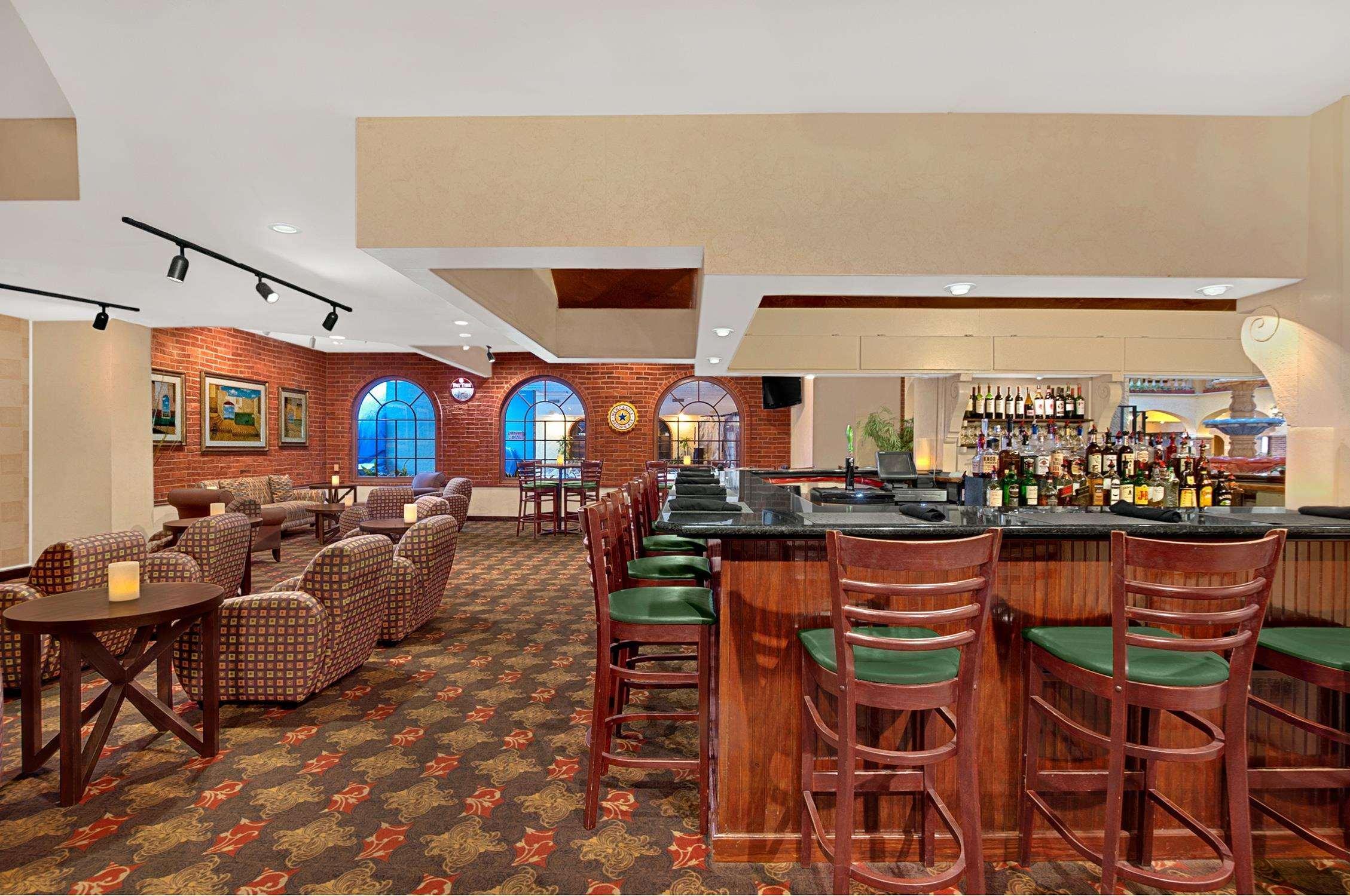 Embassy By Hilton Kansas Plaza Hotel 4*