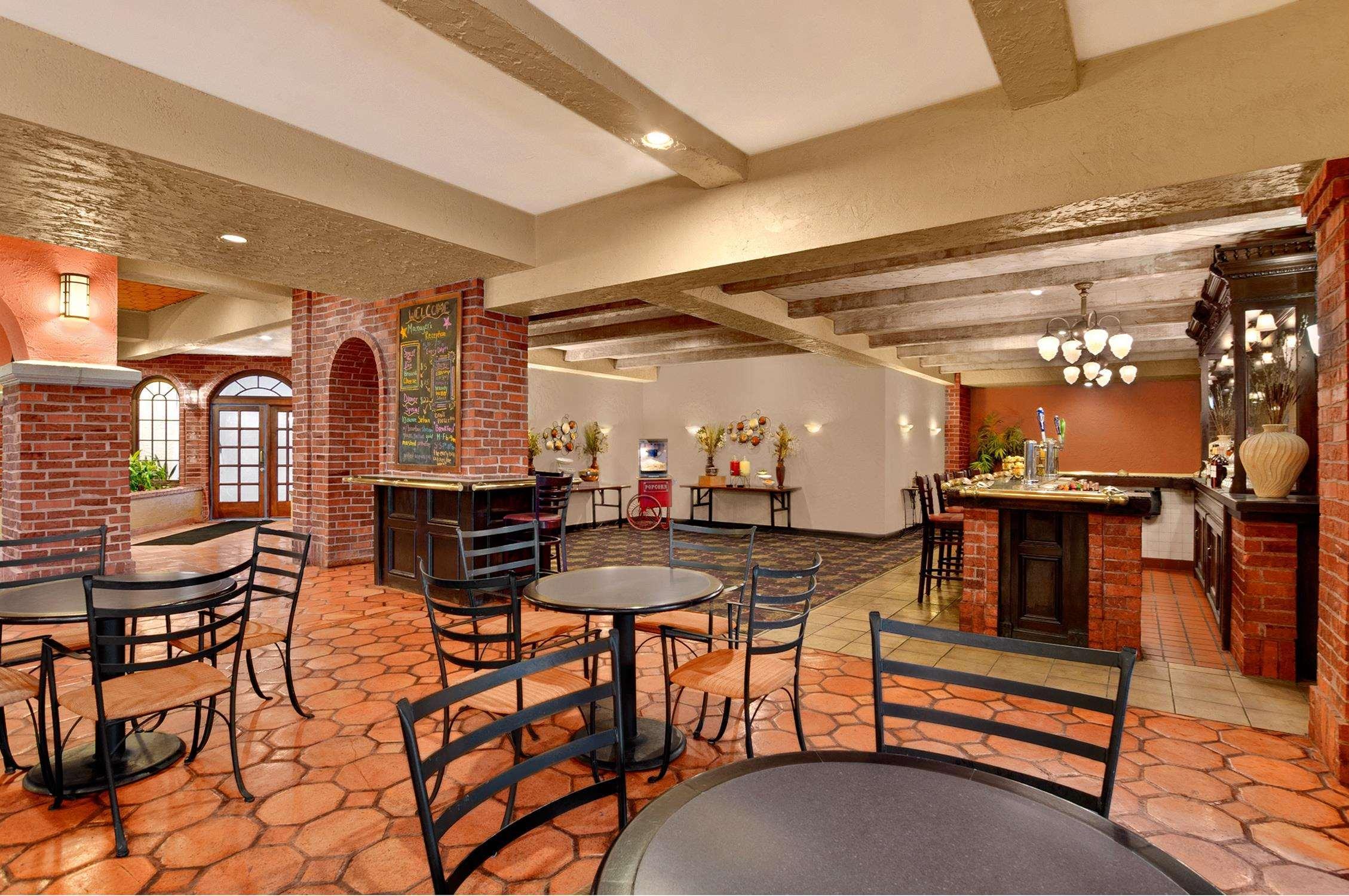 Embassy By Hilton Kansas Plaza 4*