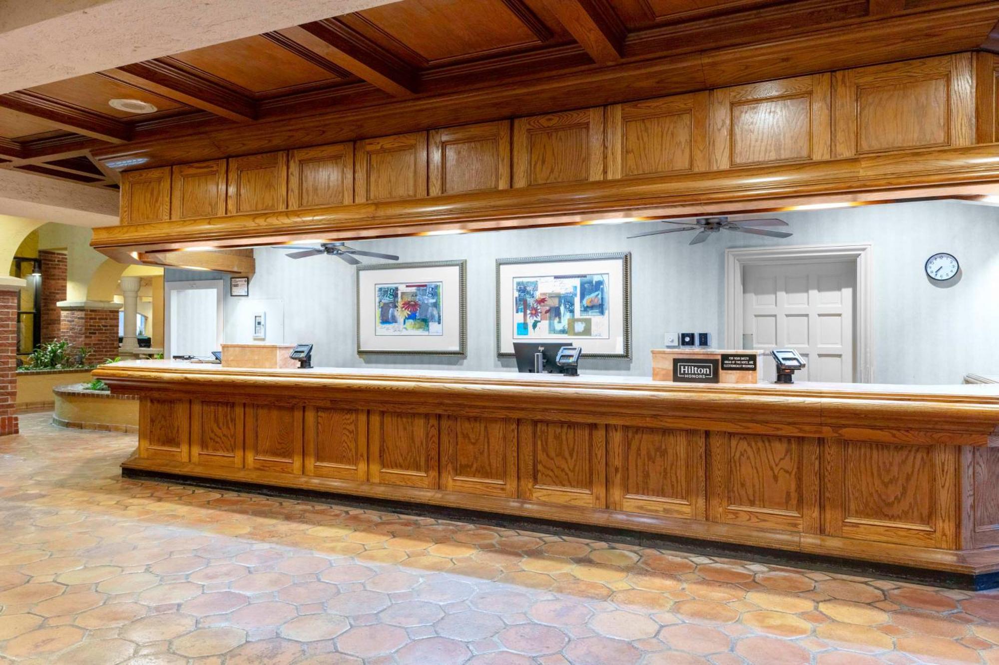 Hotel Embassy By Hilton Kansas Plaza 4*