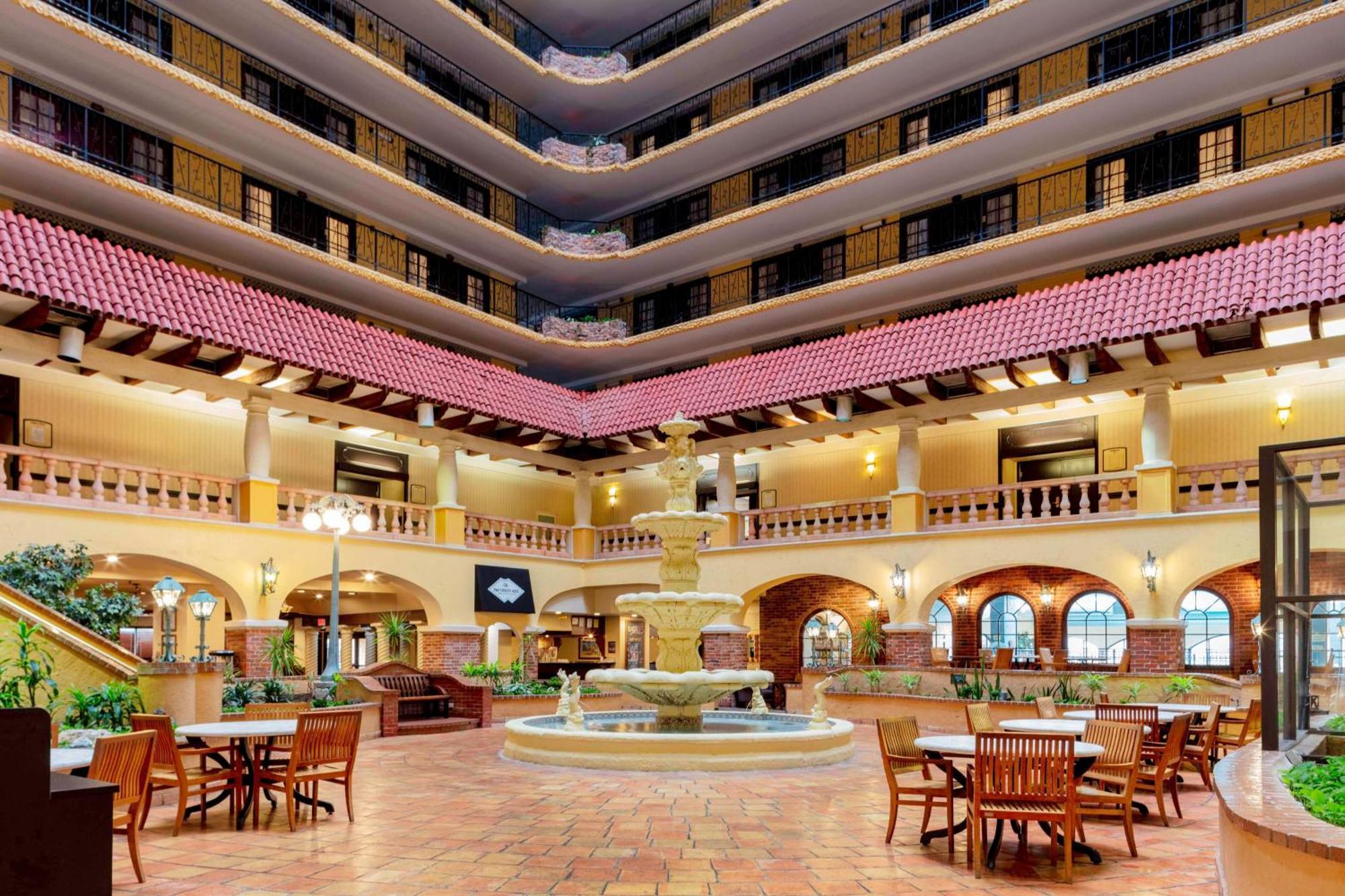Embassy By Hilton Kansas Plaza Hotel