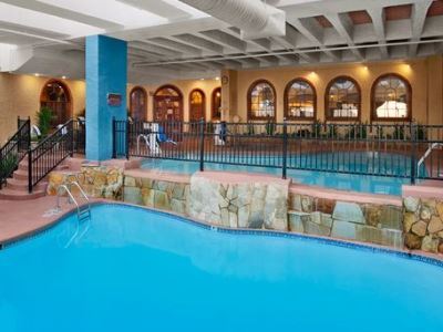 Hotel Embassy By Hilton Kansas Plaza 4*