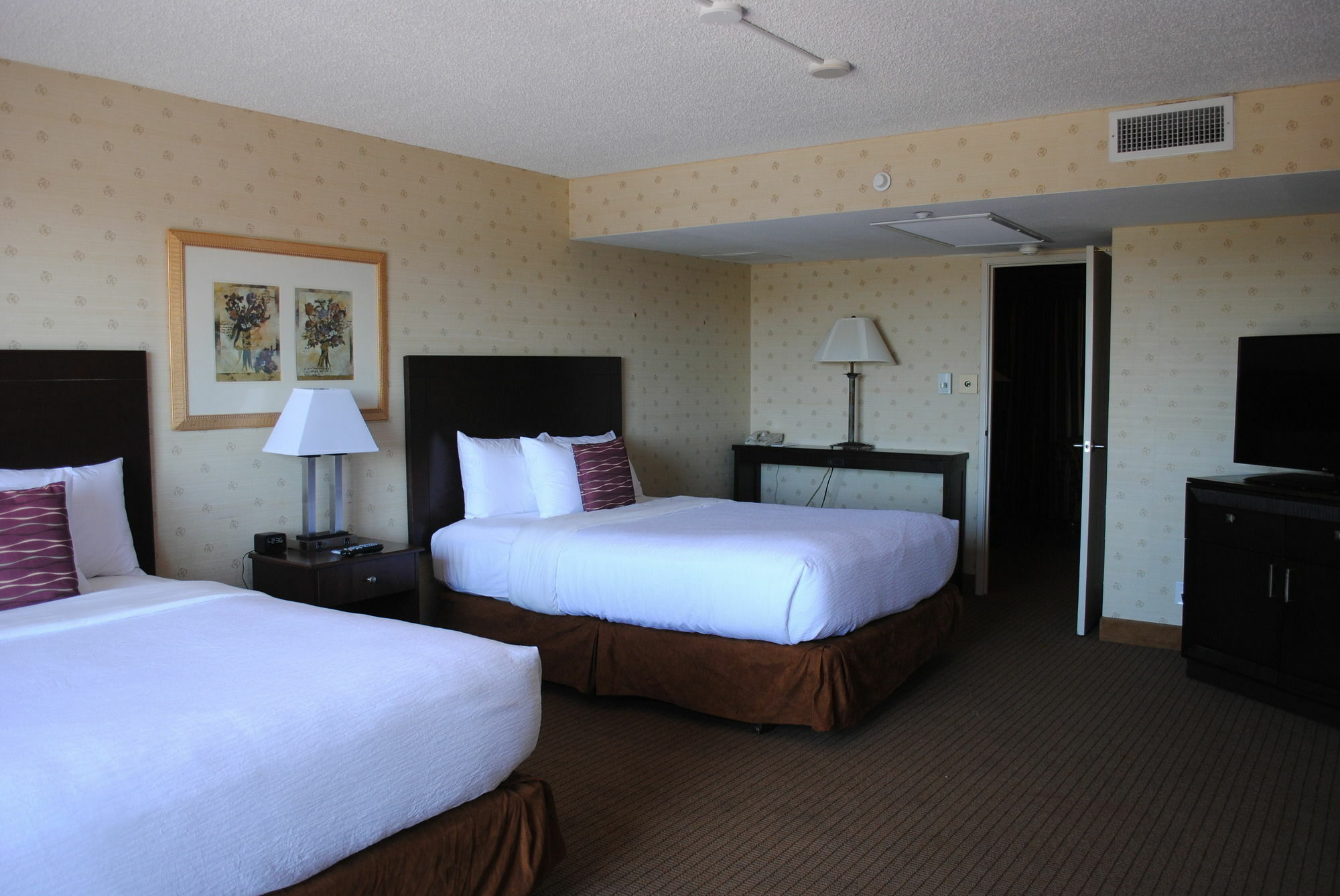 Embassy By Hilton Kansas Plaza 4*